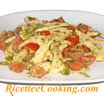 Insalata di pollo al pesto